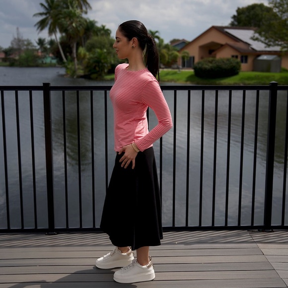 DEVORAH'S SECRET Coral Modest Top/Shell White Stripes - Picture 2 of 3